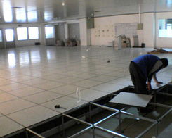 防静电高架活动机房地板安装与维护工程及静电机房设备购销解决方案